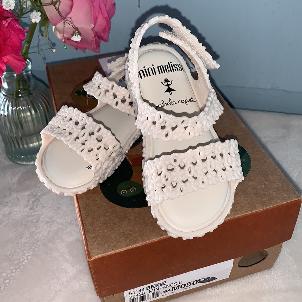 NWT Mini Melissa Panc Sand + Isab Capeto Sandal 5 Creamy Beige New in Box - Picture 5 of 11